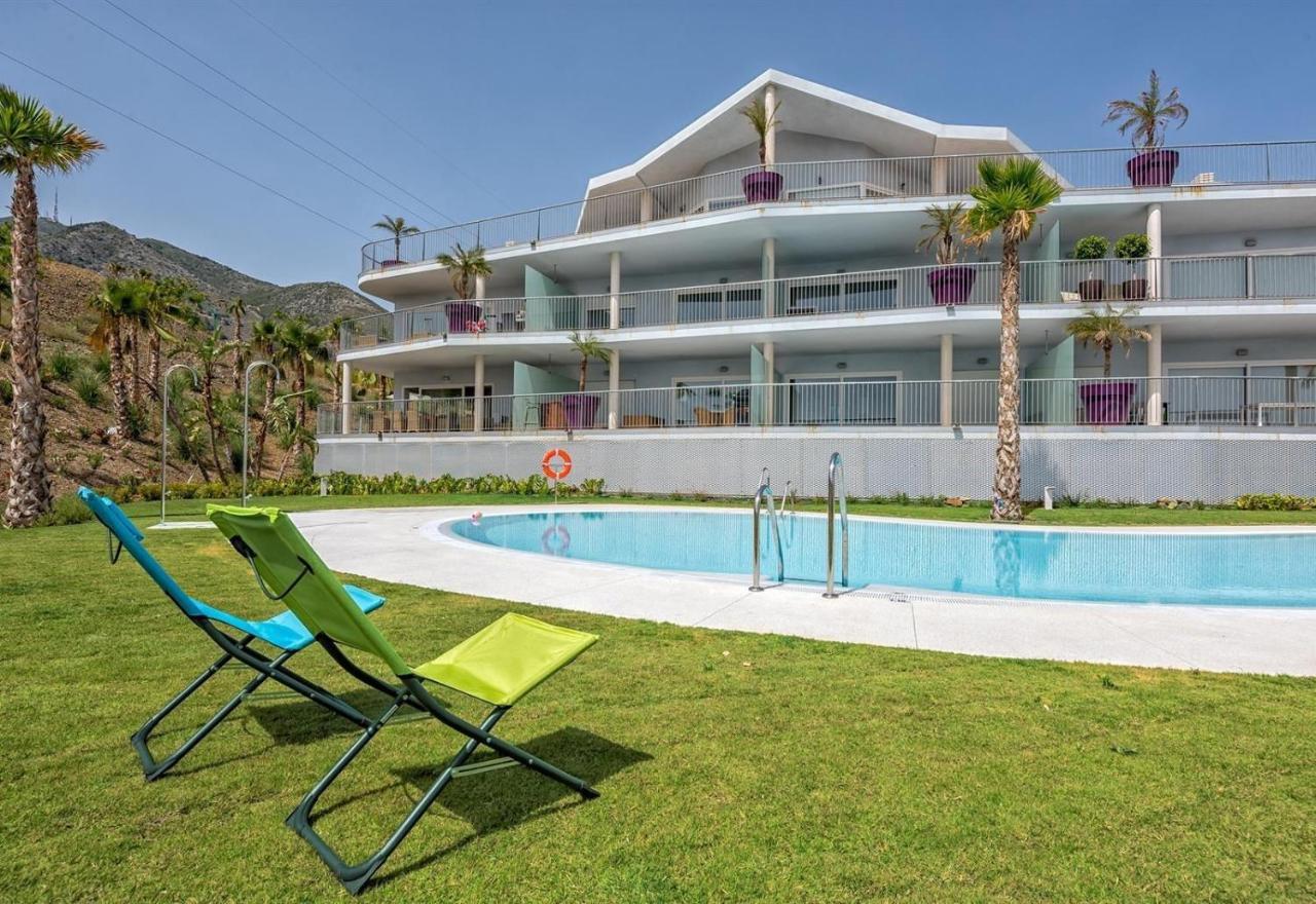 New Luxury 3-bedroom Seaview Apartment