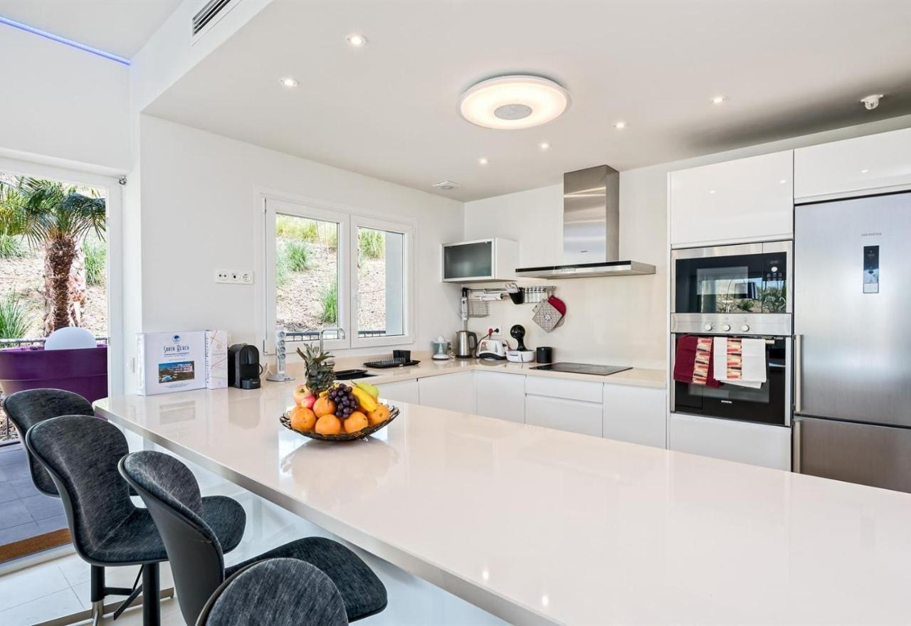 New Luxury 3-bedroom Seaview Apartment