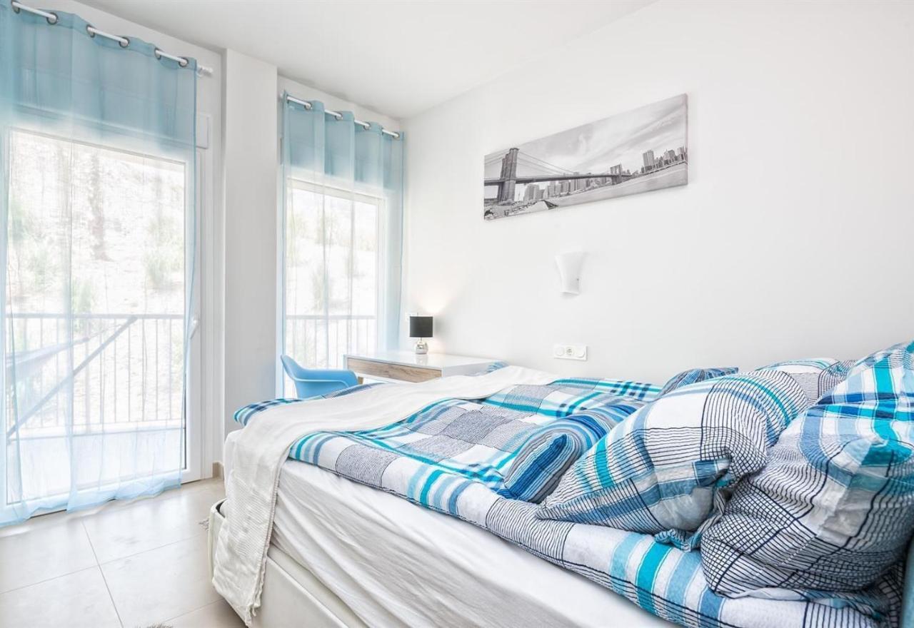 New Luxury 3-bedroom Seaview *