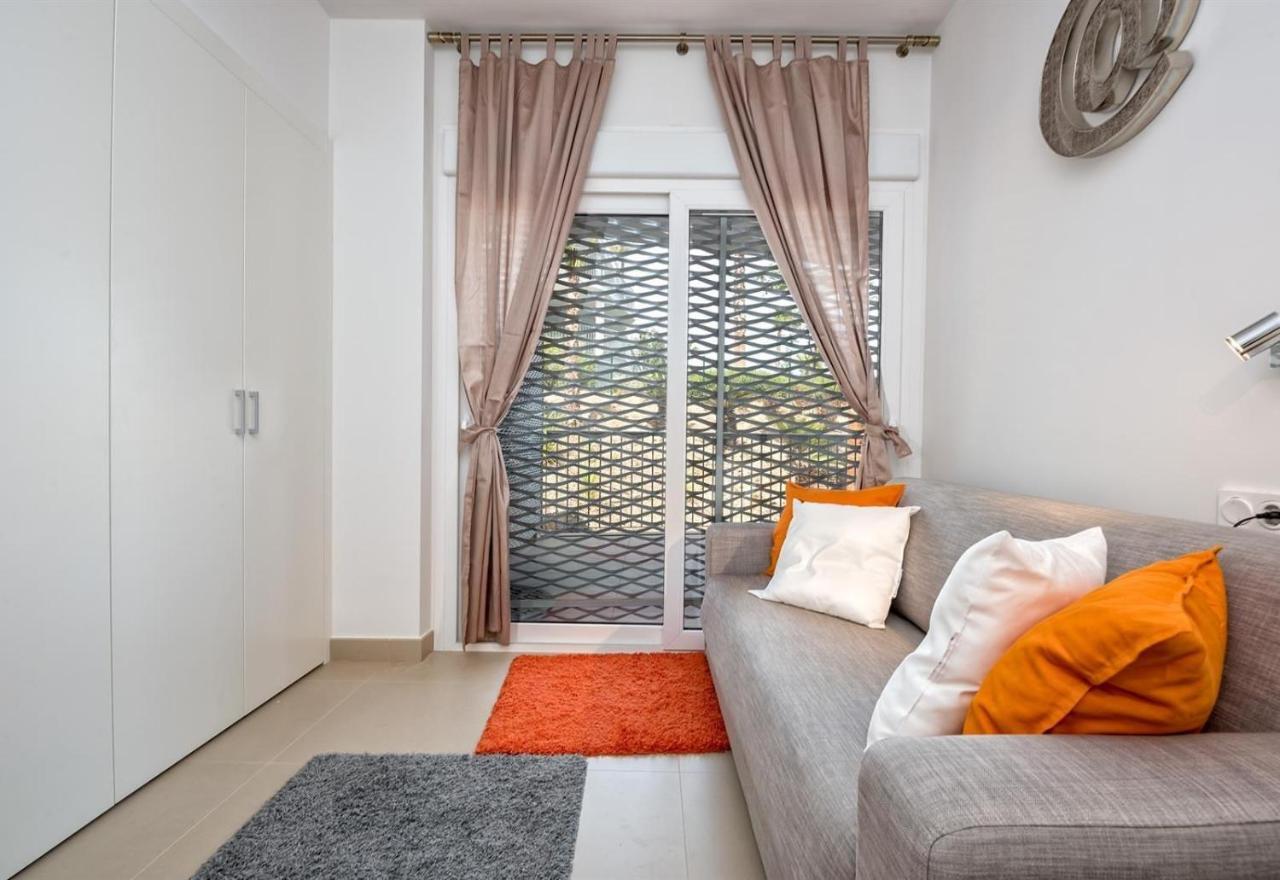 New Luxury 3-bedroom Seaview Apartment *