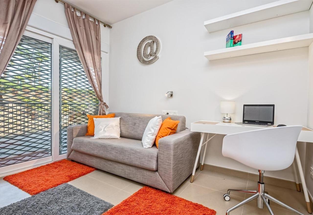 New Luxury 3-bedroom Seaview